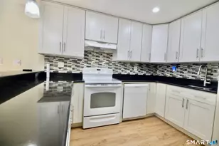 18 Amsterdam Ave, Bridgeport, CT 06606 - Photo 6