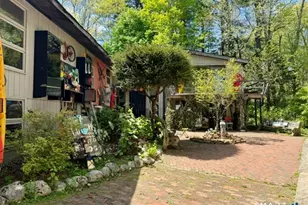 27 Huckleberry Ln, Weston, CT 06883 - Photo 2