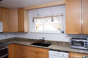 388 Reitter St W, Stratford, CT 06614 - Photo 8