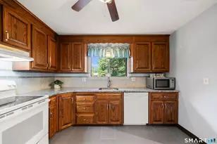 14 Wynwood Dr, Enfield, CT 06082 - Photo 4