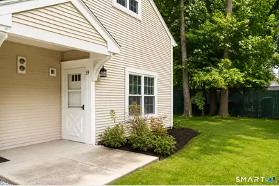 33 Tabshey Court #33, Wethersfield, CT 06109 - Photo 2
