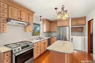 34 Davenport Dr, Stamford, CT 06902 - Photo 4