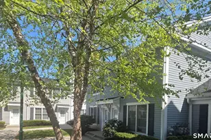 14 Fairgate Dr, Stamford, CT 06902 - Photo 2
