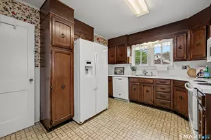 10 Elliott St, Norwalk, CT 06855 - Photo 18