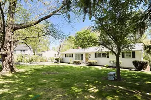 43 Meadowbrook Rd, Danbury, CT 06811 - Photo 2