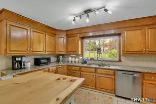 72 Old Post Rd, Wethersfield, CT 06109 - Photo 8