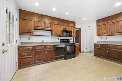 2 Golf View Circle, Stamford, CT 06905 - Photo 8