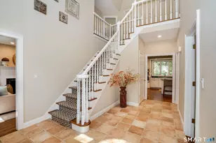 7 Woodleigh Pl, Simsbury, CT 06089 - Photo 2