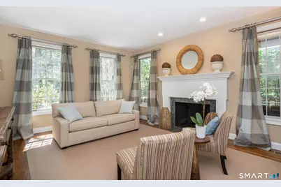 7 Woodleigh Place, Simsbury, CT 06089 - Photo 4