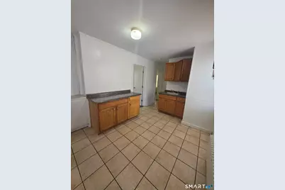 8 Mannz Street, Hartford, CT 06114 - Photo 16