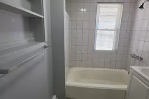 8 Mannz St, Hartford, CT 06114 - Photo 12