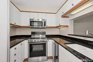 43 Harbor Dr, Stamford, CT 06902 - Photo 10