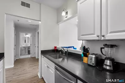 196 Crown Street #406, New Haven, CT 06511 - Photo 4