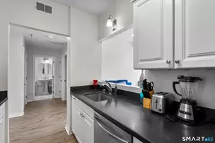 196 Crown St, New Haven, CT 06511 - Photo 4