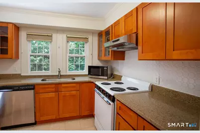 40 Unit B Seminary Street, New Canaan, CT 06840 - Photo 4