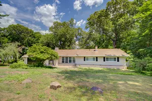 136 Knoll Dr, Hamden, CT 06518 - Photo 2