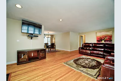 136 Knoll Drive, Hamden, CT 06518 - Photo 4