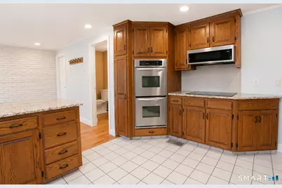 99 Iroquois Road, West Hartford, CT 06117 - Photo 14