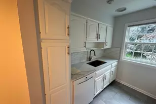 11 Pond Ln, Darien, CT 06820 - Photo 4