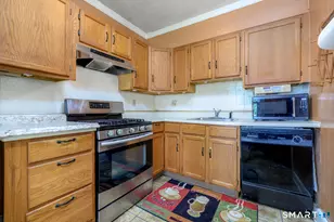 13 Hazel St, Stamford, CT 06902 - Photo 4