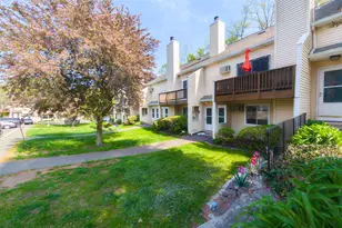 8 Rose Ln, Danbury, CT 06811 - Photo 2