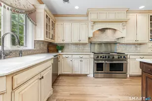 21 Williamsburg Ln, Avon, CT 06001 - Photo 6