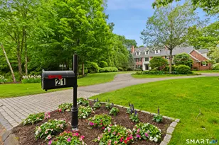 21 Williamsburg Ln, Avon, CT 06001 - Photo 2