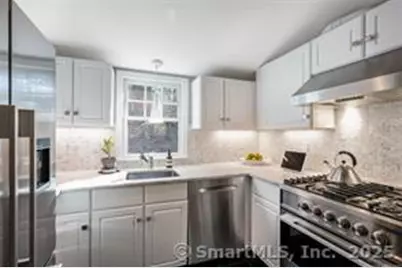 14 Cross Highway #D, Westport, CT 06880 - Photo 2