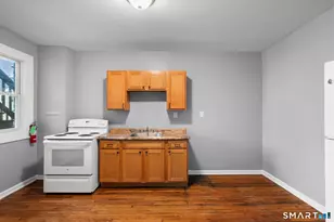 38 Beacon St, Hartford, CT 06053 - Photo 2