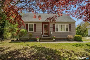 132 Niles Hill Rd, Waterford, CT 06385 - Photo 2