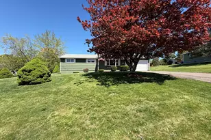 8 Tulip Dr, Meriden, CT 06450 - Photo 2