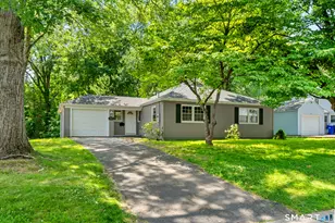 137 Brewster Rd, West Hartford, CT 06117 - Photo 2