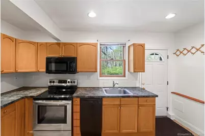 588 Webbs Hill Road #cottage, Stamford, CT 06903 - Photo 6