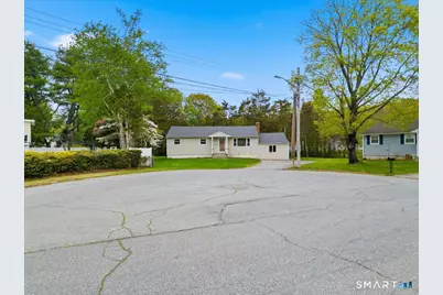 13 Mark Trail, Groton, CT 06340 - Photo 2