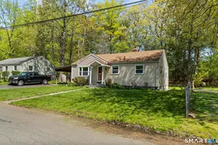 4 Mayfair Rd, Bloomfield, CT 06002 - Photo 2