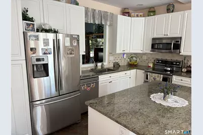 37 Oakwood Lane, Hamden, CT 06518 - Photo 4