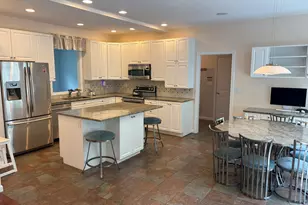 37 Oakwood Ln, Hamden, CT 06518 - Photo 4