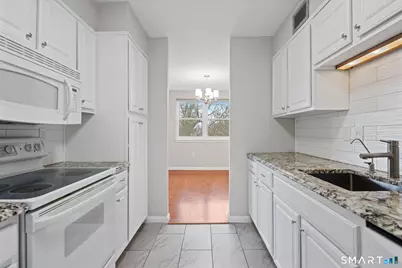 891 Farmington Avenue #5F, West Hartford, CT 06119 - Photo 2