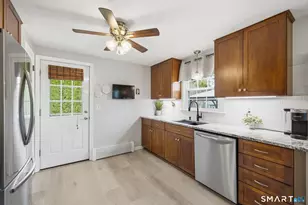 7 Stardust Dr, Enfield, CT 06082 - Photo 8