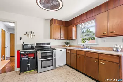 838 Ruth Street, Bridgeport, CT 06606 - Photo 6