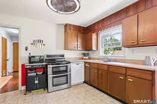 838 Ruth St, Bridgeport, CT 06606 - Photo 6