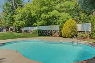 33 Stone Wall Dr, Stamford, CT 06905 - Photo 4