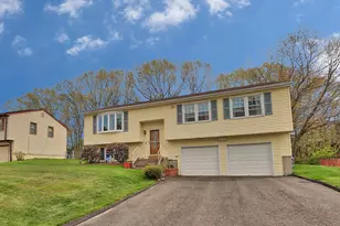 39 Marita Dr, Waterbury, CT 06705 - Photo 2