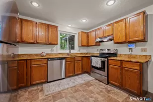 22 Walts Hill, Bloomfield, CT 06002 - Photo 8