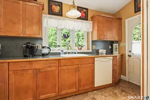 214 N Hoadley St, Naugatuck, CT 06770 - Photo 12