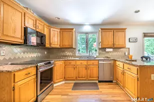 17 Sweet Meadow Rd, Newtown, CT 06470 - Photo 6
