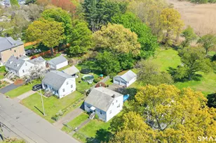 231 Veres St, Fairfield, CT 06824 - Photo 4