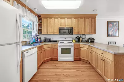 441 Middletown Avenue #B10, New Haven, CT 06513 - Photo 12