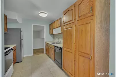 36 Cedar Land Court #36, Cromwell, CT 06416 - Photo 4