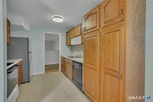 36 Cedarland Ct, Cromwell, CT 06416 - Photo 4